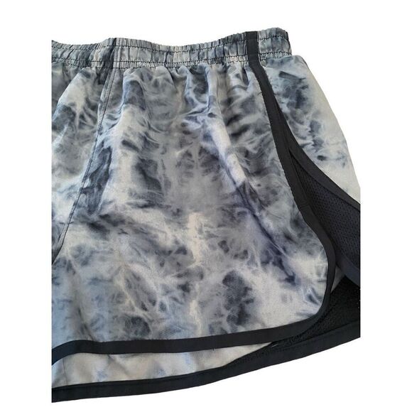 Under Armour Fitted Heat Gear Shorts Athletic Sporty Tie Dye - Picture 3 of 12